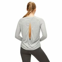 Kari Traa Isabelle LS - Women's (Spring 2019) -BackcountryGear Whop 622195 isabelle ls greym model 2 karitraa 30451.1676492200